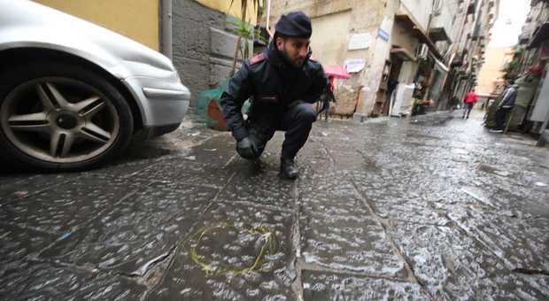 Napoli, nuova sparatoria nella notte: 19enne colpita da proiettile vagante