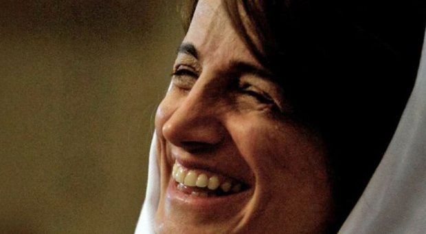 Iran, l'avvocata Nasrin condannata a 33 anni, difendeva i diritti umani contro l'obbligo di portare il velo