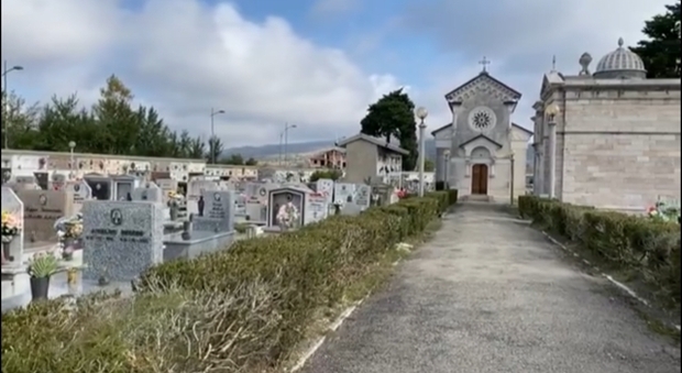 Benevento, varchi vigilati e percorsi obbligati nei cimiteri: no alle messe