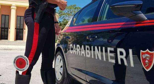 Boccone di traverso e rischia di soffocare al ristorante: salvato dai carabinieri