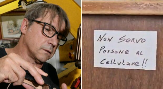 Cartello insolito a Treviso, il calzolaio non serve i clienti che parlano al cellulare: «È maleducazione»