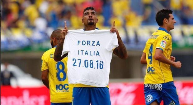 Terremoto, Boateng segna e mostra la maglia con scritto «Forza Italia»: multa da tremila euro