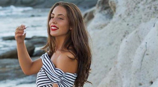 Giada Calanchini morta in Sardegna, l'ex fidanzato è indagato: la ragazza romana di 22 anni è precipitata dal terzo piano