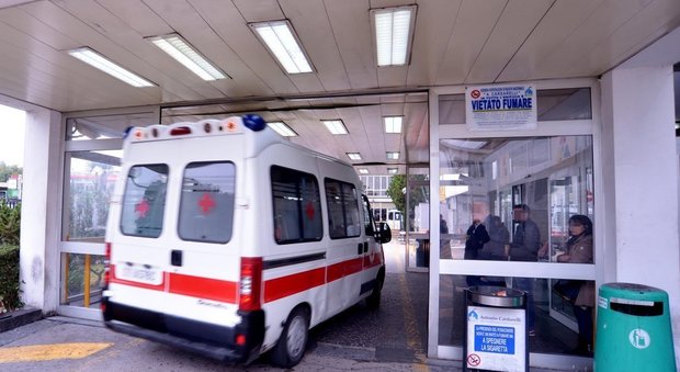 Napoli, aggredita infermiera al Cardarelli: «Non potete filmare col cellulare»