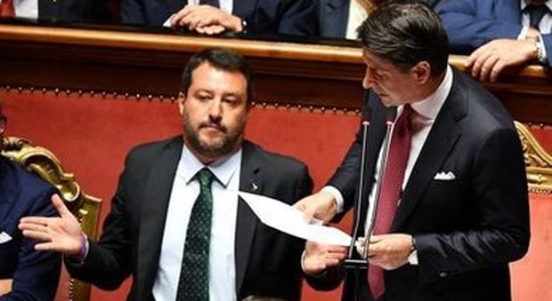 Coronavirus, l'ira di Salvini sul nuovo decreto di Conte: «Non si fanno le cose a metà»