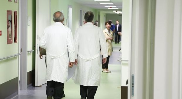 Emergenza medici, ne "mancano all'appello" 8000: ospedali e pronto soccorso al collasso