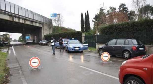 Lecce, controlli della polizia in zona Castromediano