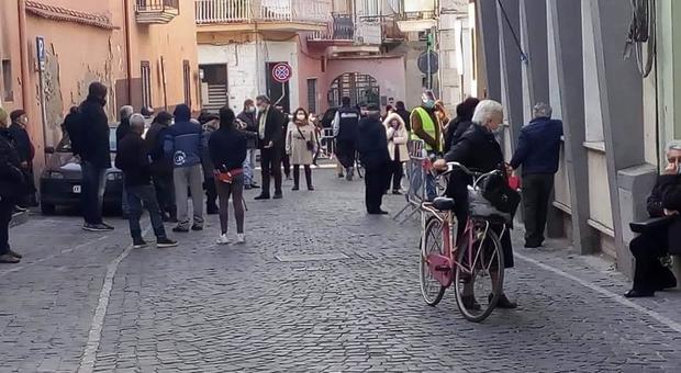 Coronavirus a Caserta, in 30 al funerale multati insieme al parroco «allibito»