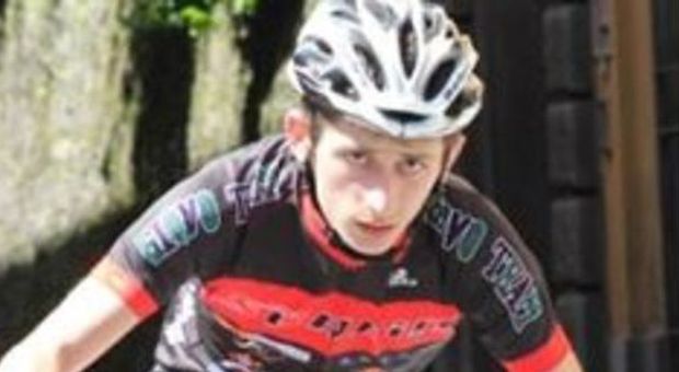 Simone, 16enne promessa del ciclismo, muore in bici travolto da un camion mentre si allenava