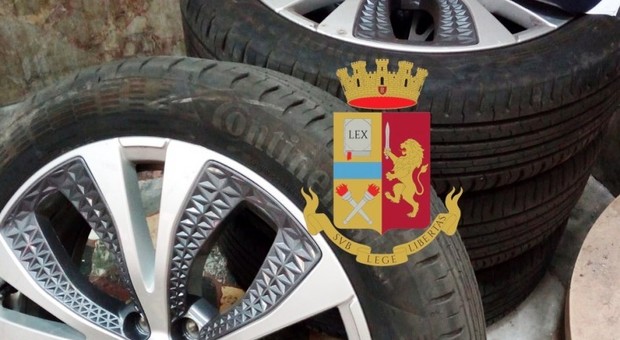 Napoli, erano il terrore degli automobilisti: presa la banda di furti di pneumatici