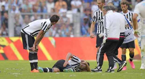 Juventus, Khedira dovrà fermarsi per due mesi: lesione del bicipite