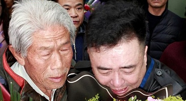 Cina, parte per la guerra e non torna più: dopo 54 anni abbraccia di nuovo la sua famiglia