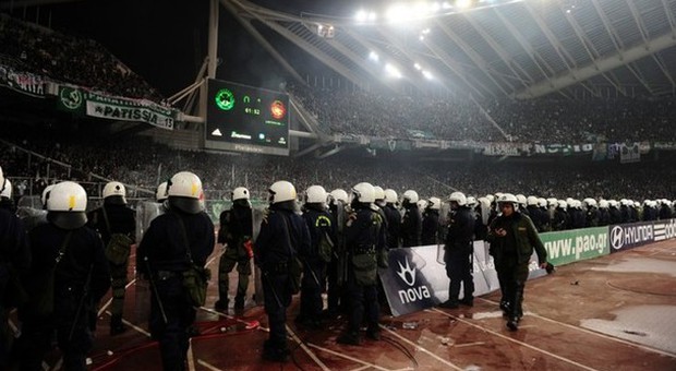 La Grecia ferma il campionato di calcio: il governo Tsipras punisce il tifo violento