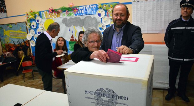 Luisa Zappitelli, mentre vota a 108 anni