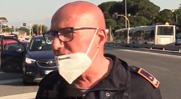 Coronavirus Roma, il comandante della polizia locale Di Maggio: «Serrande chiuse per chi sbaglia, posti di blocco anti-scampagnate»