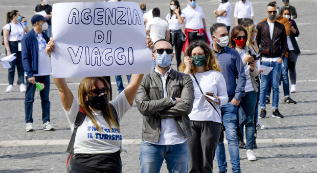 Napoli riparte dopo il Covid: «Dal turismo al commercio, cerchiamo forza lavoro»