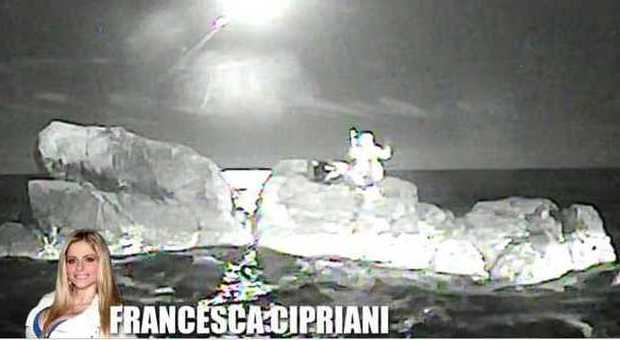 Francesca Cipriani abbandonata sullo scoglio: l'esilarante scherzo ai danni dell'ex Pupa