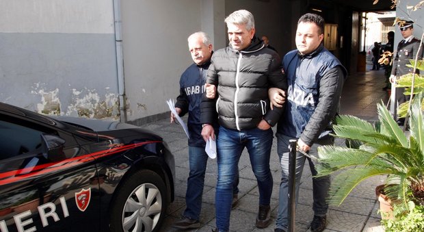 Uno degli arrestati nel blitz congiunto di carabinieri e polizia