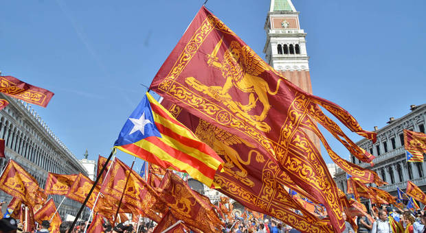 «Regaliamo una bandiera con il Leone di San Marco a ogni nuovo nato in Veneto»