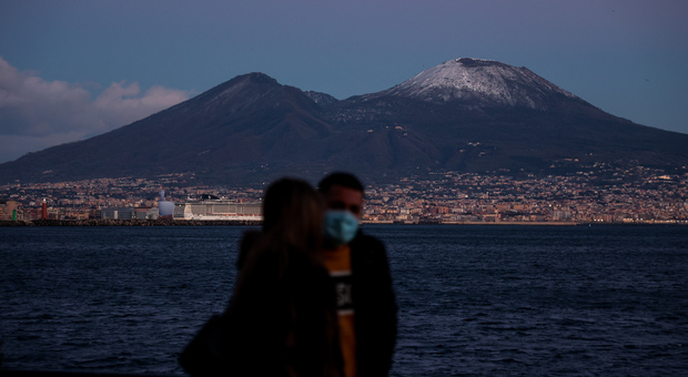 Controlli anti-Covid a Napoli, 14 denunciati senza mascherina