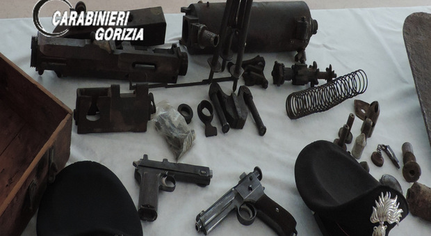 Le armi sequestrate a due tirolesi dai carabinieri di Cormons