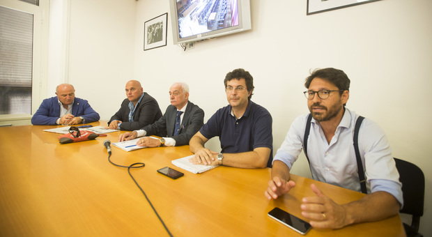 Napoli, salta consiglio comunale Le opposizioni: «Colpo a democrazia»