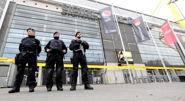 Attentato Borussia, i calciatori "vip pagani nella lista di morte dell'Isis"