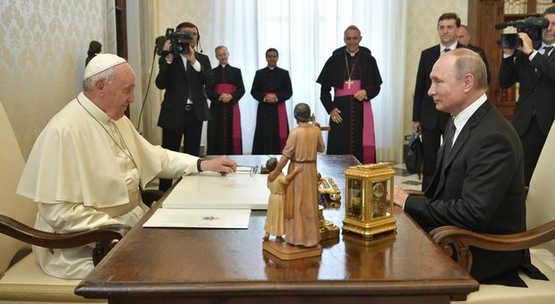 Putin in una Roma (blindata): faccia a faccia dal Papa e da Mattarella. Poi incontra Conte