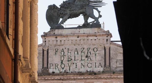 Attacco hacker alla Provincia di Perugia, rubati progetti e copiati migliaia di dati sensibili