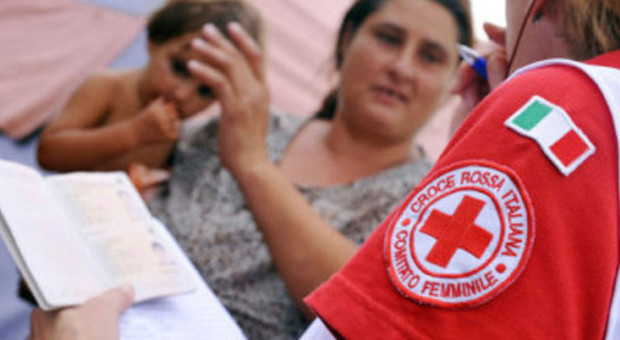 Migranti, il post choc del volontario della Croce Rossa: "Vendo profughi in buono stato"