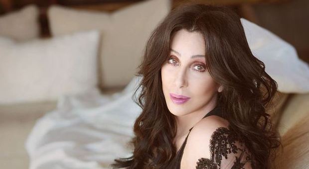 Paura per Cher, tour annullato: "Le restano 3 mesi di vita"