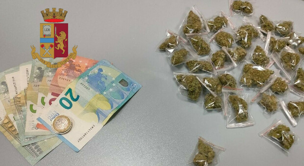 San Pietro a Patierno, trovato con 40 grammi di marijuana: arrestato