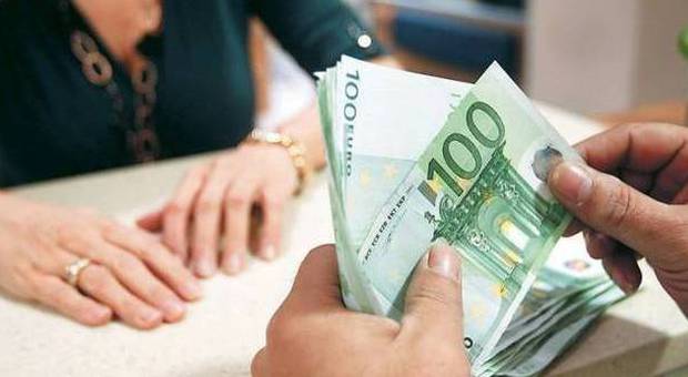 Avvocato e badante si spartiscono 110mila euro dell'anziana assistita