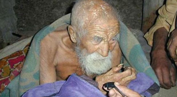 Mahashta Murasi, il calzolaio indiano che dice di avere 179 anni (Web)
