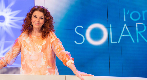 Paola Saluzzi conduce "L'Ora solare" su Tv2000