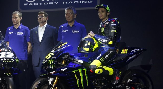 Moto Gp, presentata la nuova Yamaha M1, Rossi: «Vogliamo tornare al top»