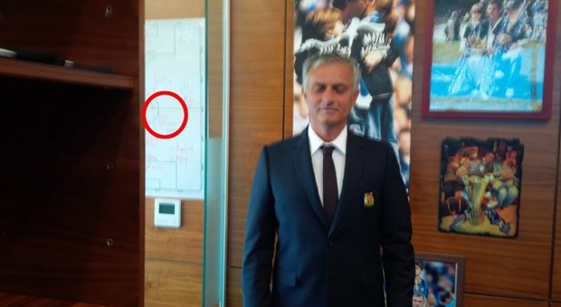 Pogba sulla lavagna di Mourinho: la foto postata dalla moglie dello Special One