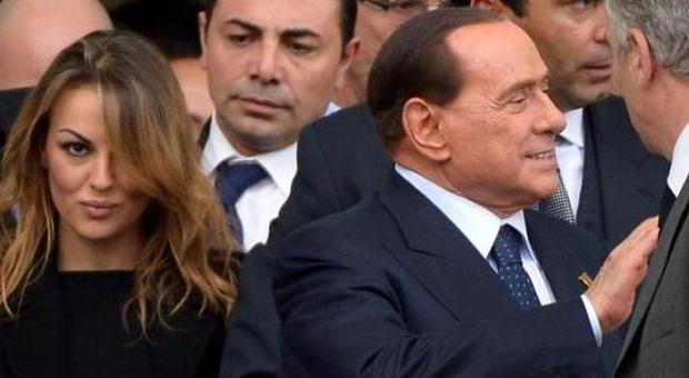 Berlusconi riceve un'associazione di gay. La Pascale all'origine della svolta sui diritti civili