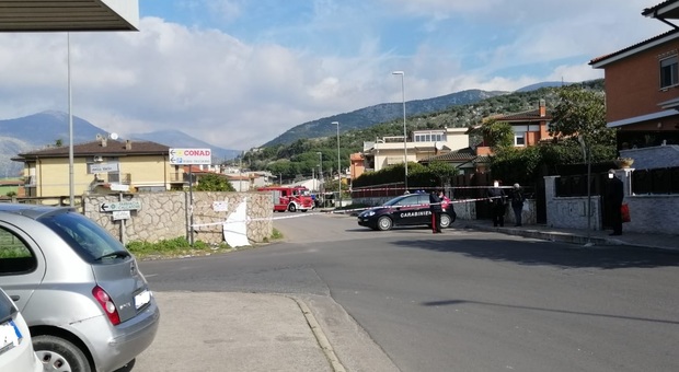 Valigia abbandonata a Terracina: zona transennata, attesi gli artificieri