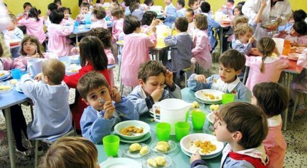 Il Comune propone la dieta vegana a scuola: nessun genitore aderisce