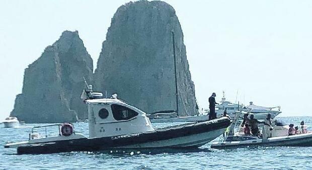 Capri, multe e «moral suasion»: la grande fuga degli yacht dalla baia dei Faraglioni
