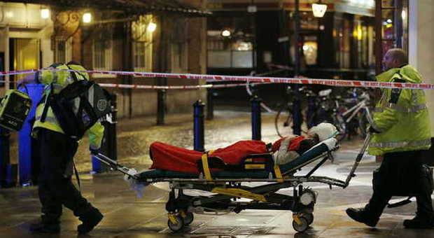 Londra, crollo all'Apollo Theatre: 80 feriti, 7 gravi