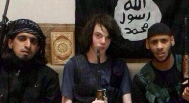 Isis, kamikaze australiano muore a 18 anni: era noto sul web come il "jihadista bianco"