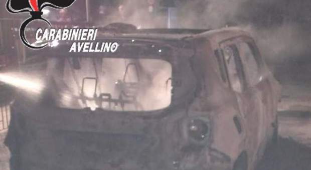 Incendiata la Jeep Renegade di un'avvocatessa, terzo episodio doloso