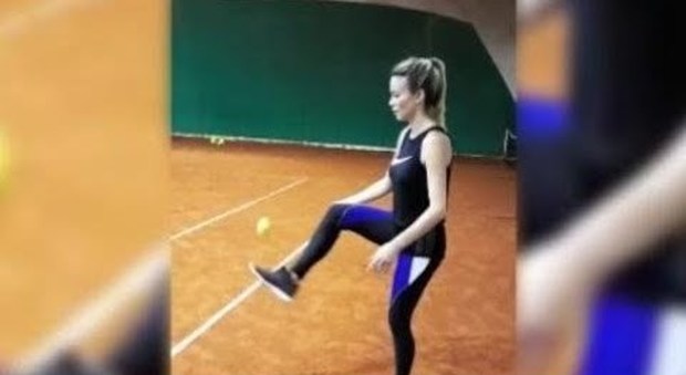 Diletta Leotta show sui campi da tennis: l'allenamento sulla terra rossa è sexy Video