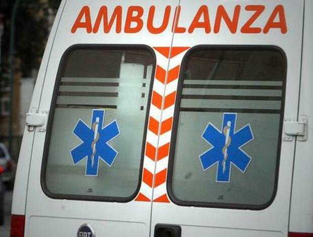 Pulmino si ribalta sull'A1 tra Orte e Magliano Sabina: un morto e 4 feriti