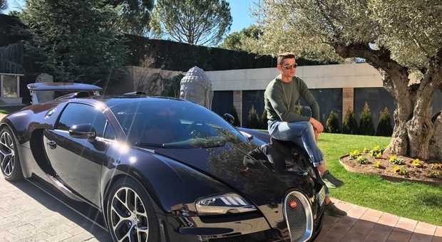 Cristiano Ronaldo, incidente e danni alla Bugatti Veyron da due milioni di euro: cosa è successo