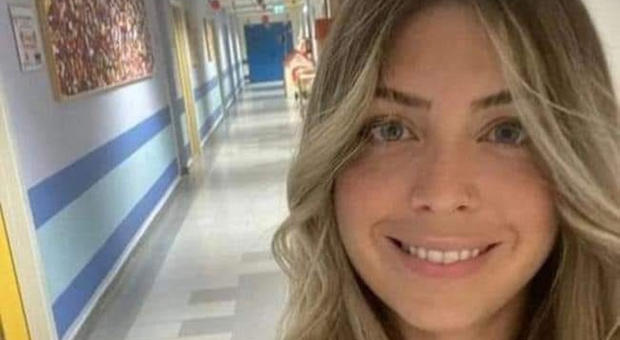 Larissa non ce l'ha fatta, la giovane infermiera è morta dopo 5 giorni di agonia: vittima di un incidente in moto. «Addio bellissimo angelo»