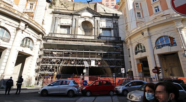 Napoli, la Galleria Vittoria al palo: «Chiaia devastata, così l’ex salotto diventa periferia»
