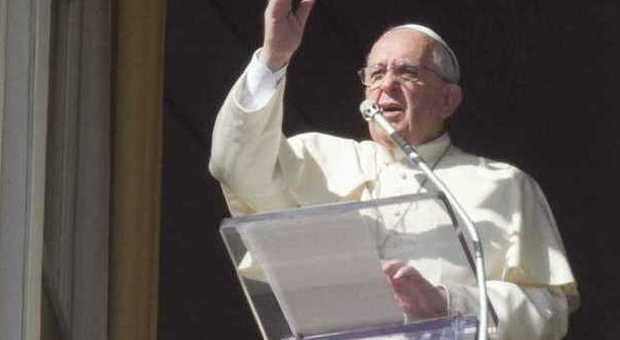 Papa Francesco all'Angelus: «L'umanità costruisca ponti di comprensione e dialogo»